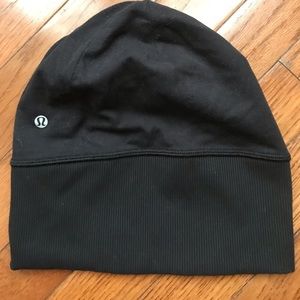 lululemon run cap with ponytail access in black